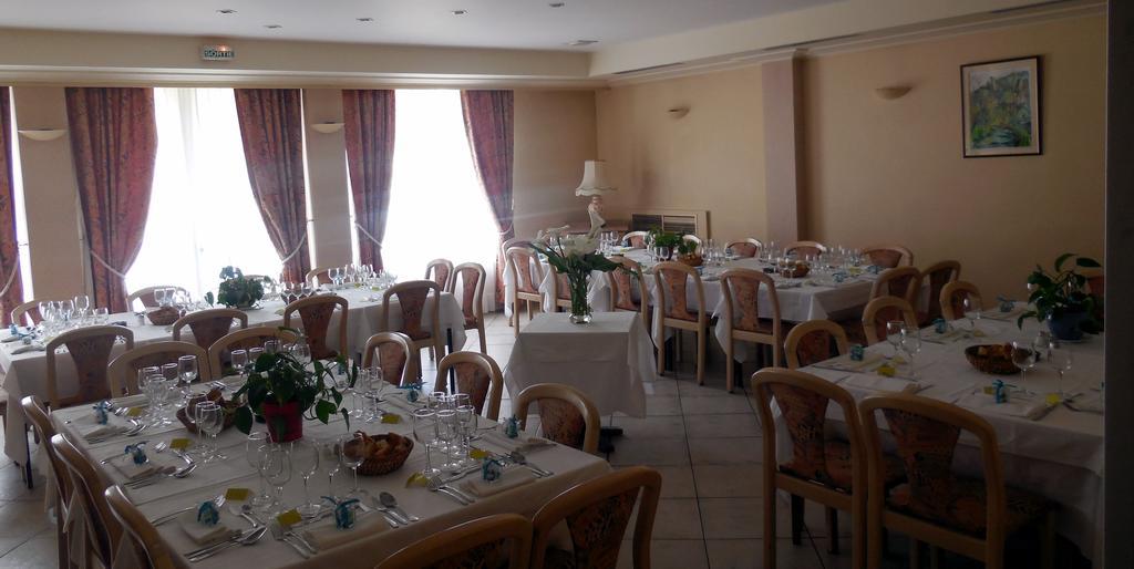 Logis Hotel Restaurant Des Voyageurs Pont-de-Salars المظهر الخارجي الصورة