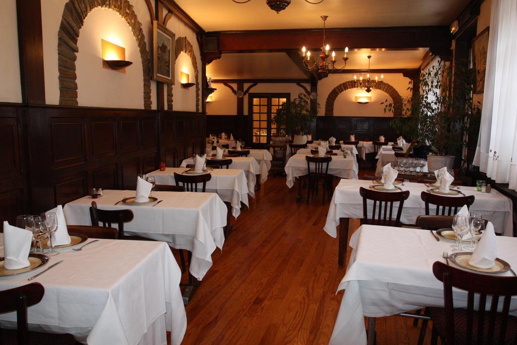 Logis Hotel Restaurant Des Voyageurs Pont-de-Salars الغرفة الصورة