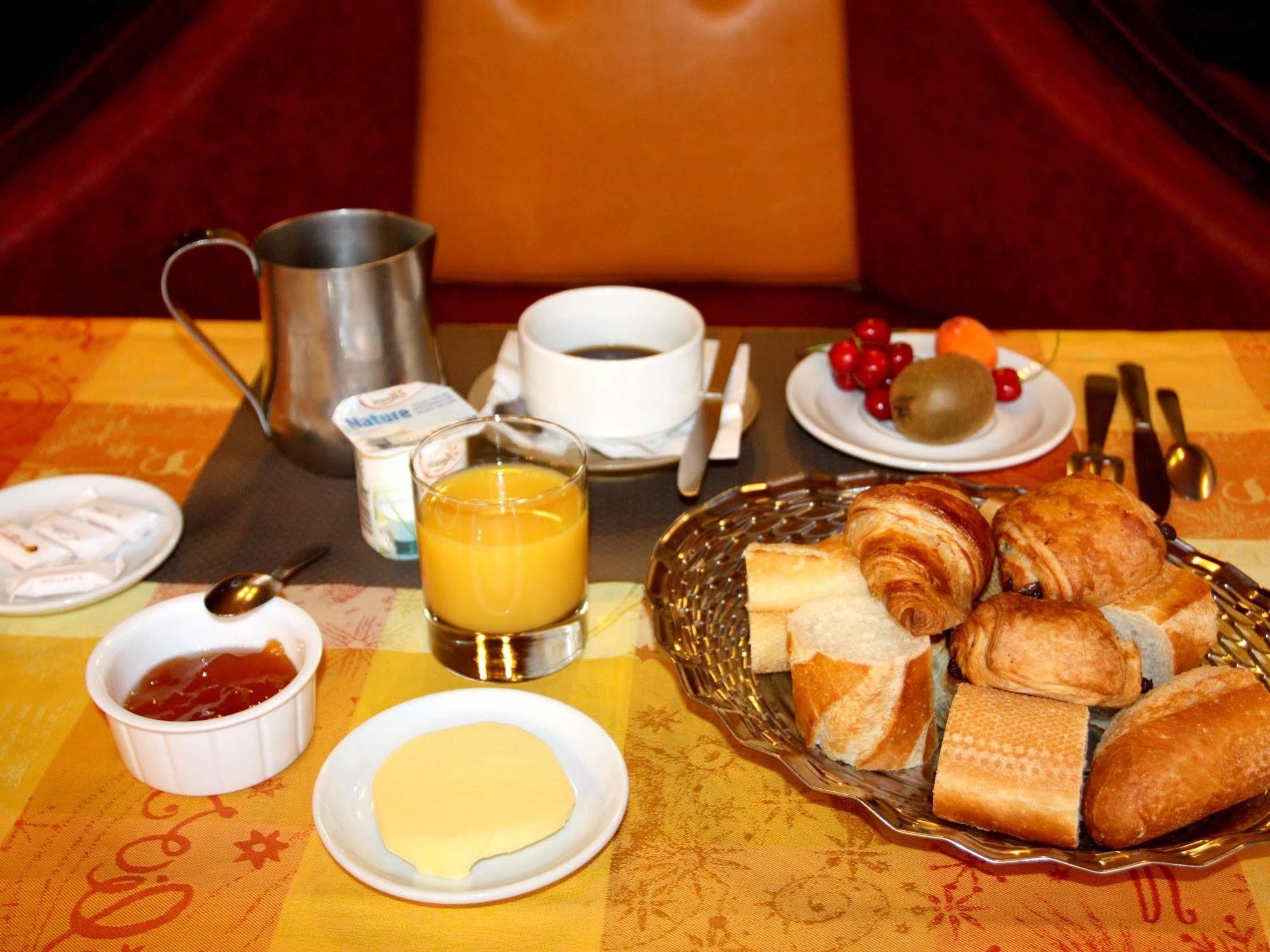 Logis Hotel Restaurant Des Voyageurs Pont-de-Salars المظهر الخارجي الصورة